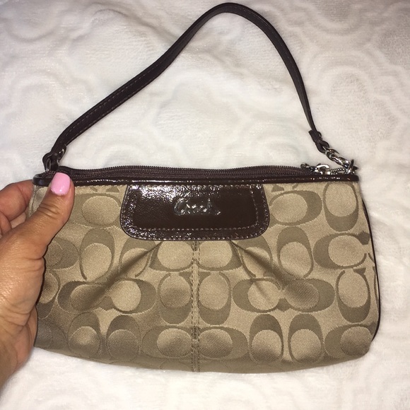 Coach wristlet - Picture 2 of 4